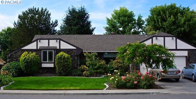 Property Photo: 115 Orchard Way WA 99352