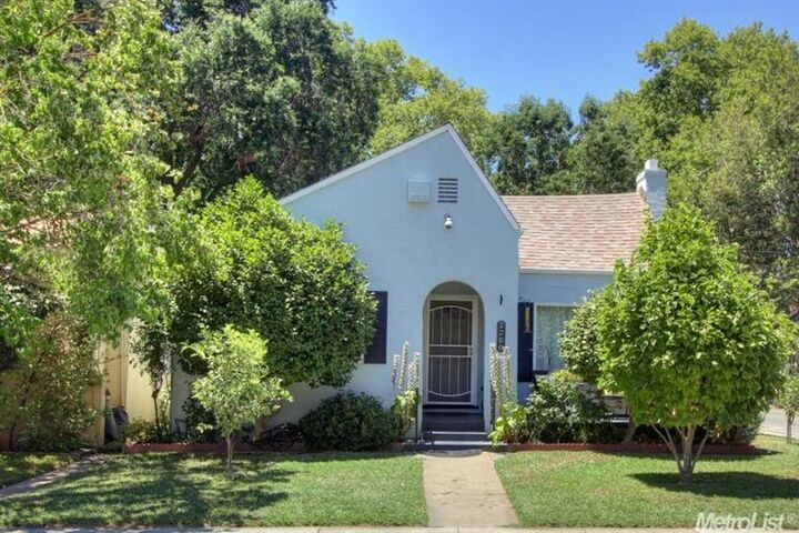 2700 18th Street  Sacramento CA 95818 photo