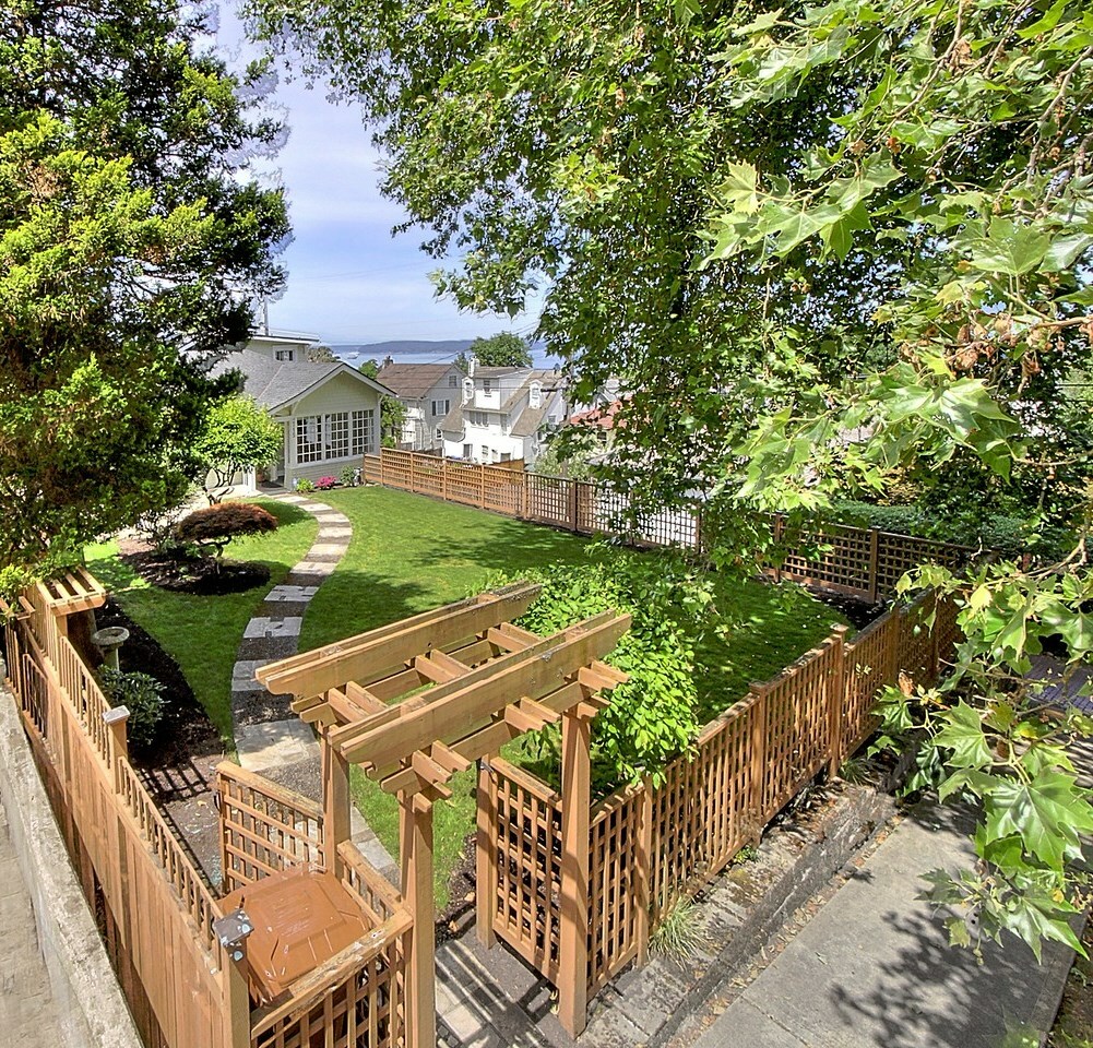 Property Photo:  715 N 9th St  WA 98403 