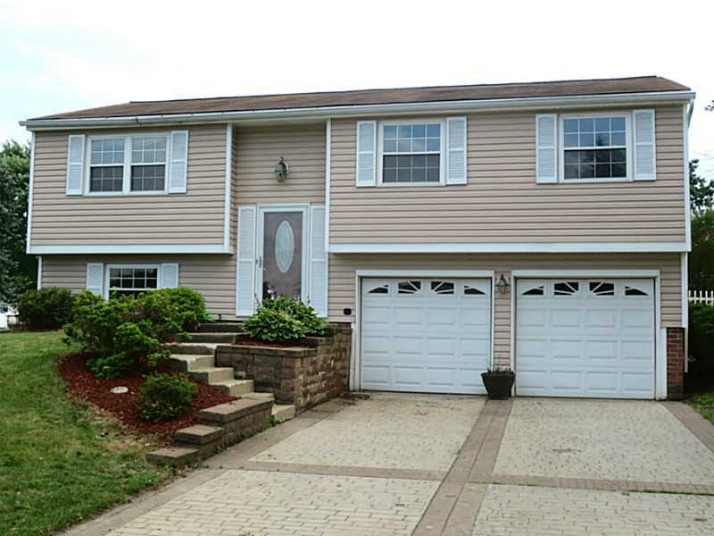 Property Photo:  421 Anna Marie Dr  PA 16066 