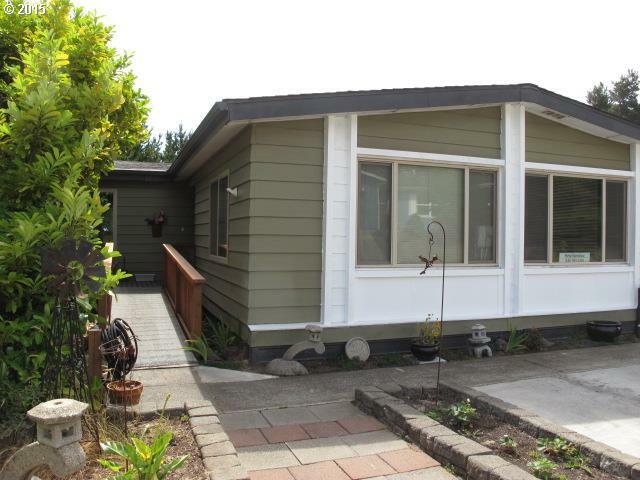 Property Photo:  1601 Rhododendron Dr 697  OR 97439 