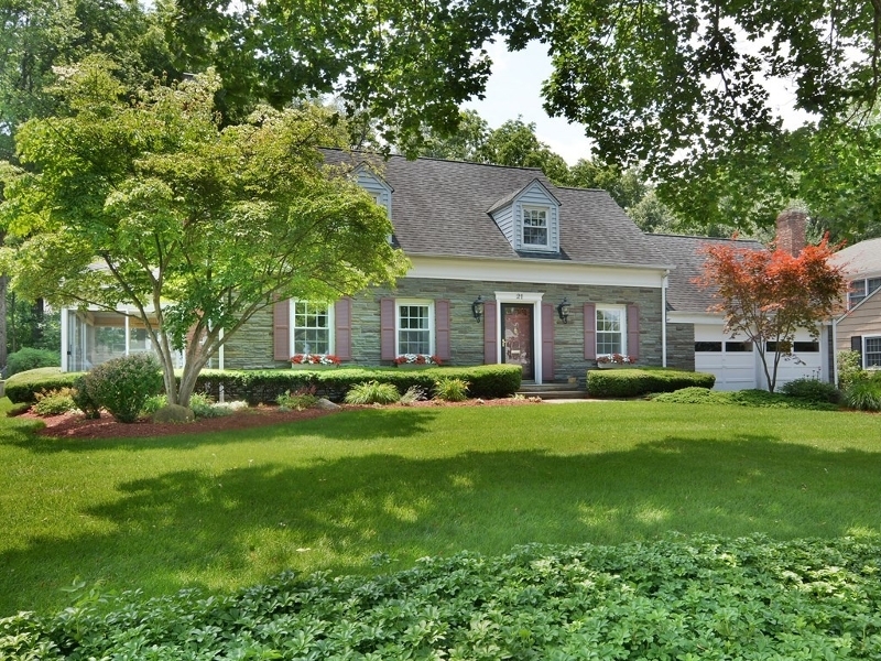 Property Photo:  21 Oak Dr  NJ 07928 