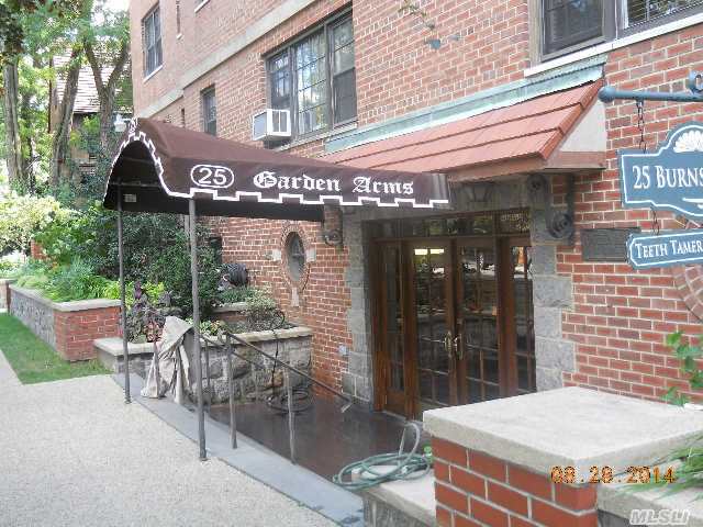 Property Photo: 25 Burns St 5C NY 11375