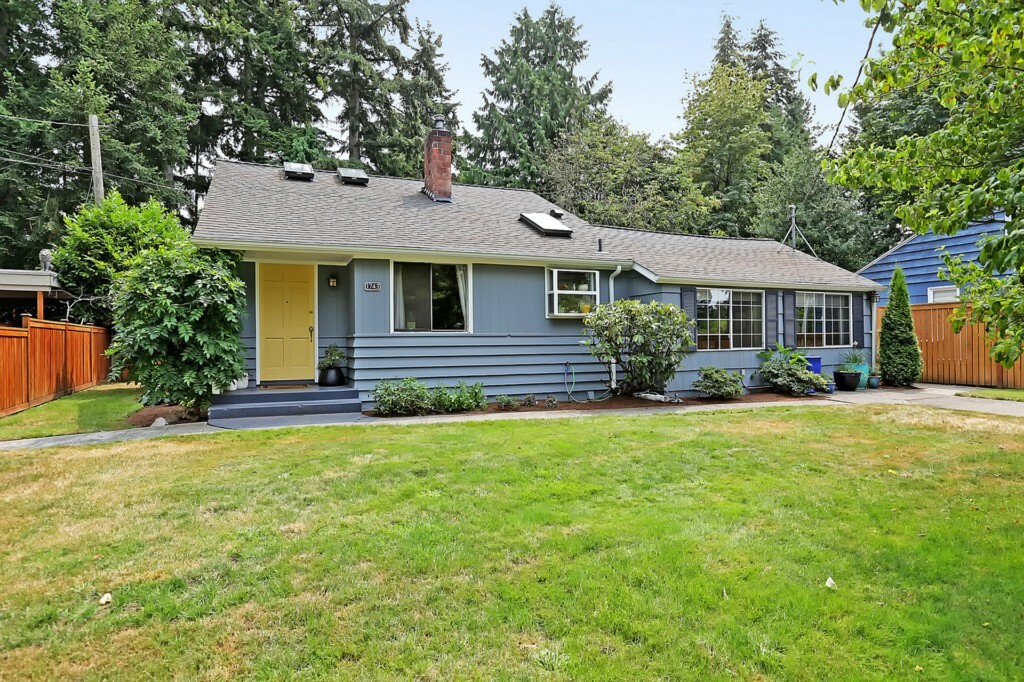 Property Photo:  1743 N 125th St  WA 98133 