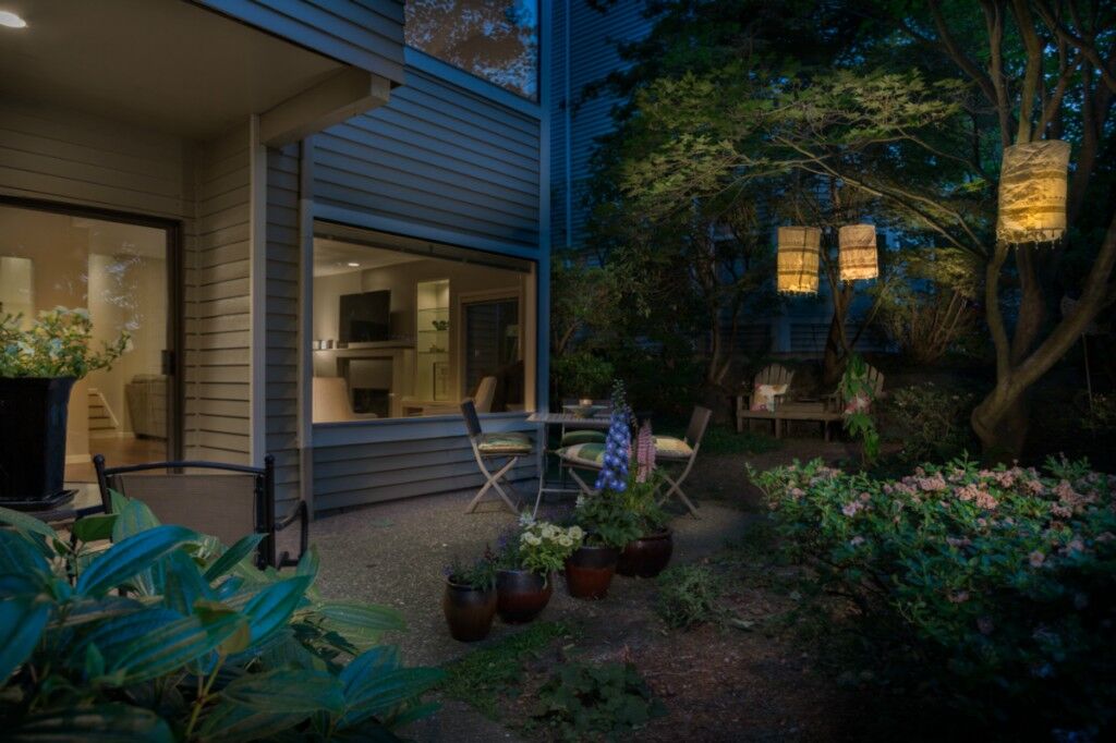 Property Photo:  2626 4th Ave N 201  WA 98109 