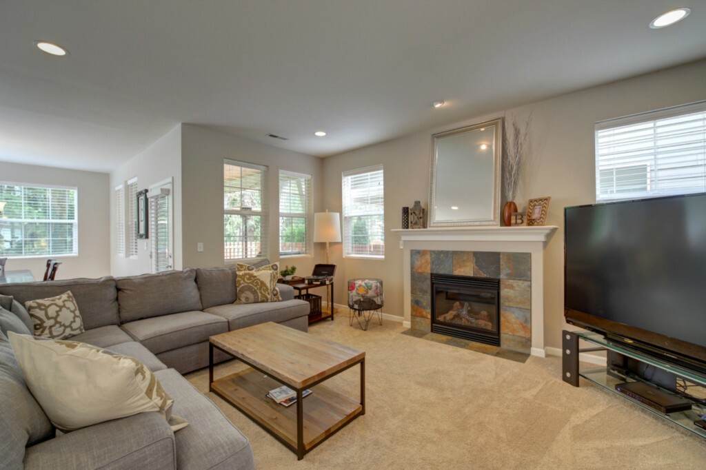 Property Photo:  1043 SE 12th St  WA 98045 