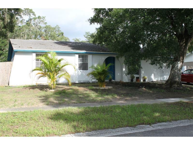 Property Photo: 916 Kirkcaldy Way FL 33594