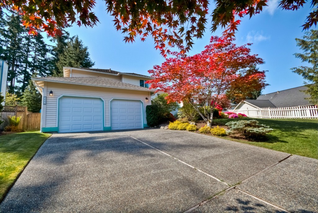 Property Photo:  6200 137th Place SW  WA 98026 