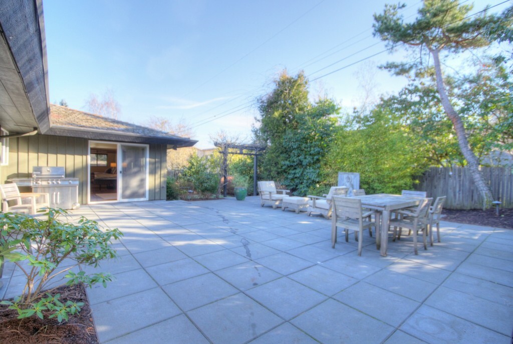 Property Photo: 2144 38th Ave E WA 98112