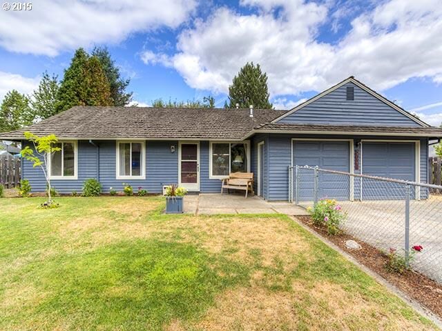 Property Photo:  2021 NE 33rd St  OR 97030 