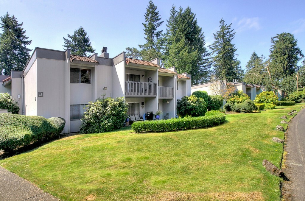 Property Photo:  7501 Ruby Dr SW J201  WA 98498 