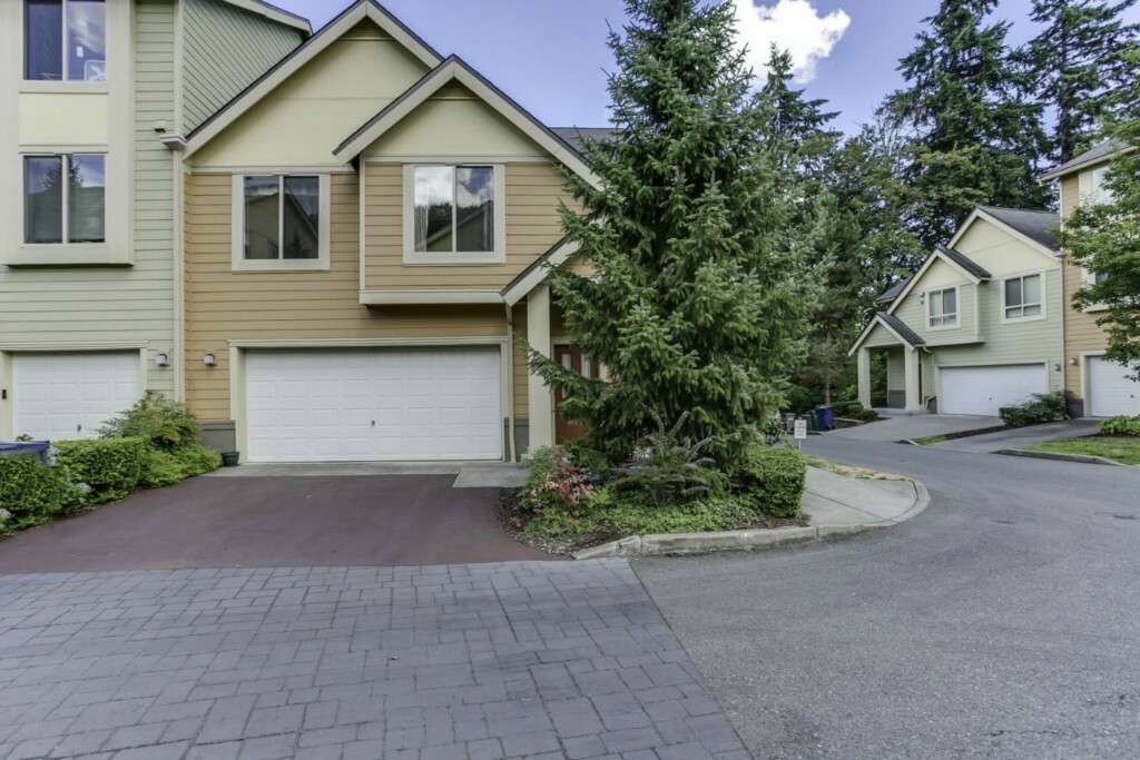 Property Photo:  360 NW Pebble Lane  WA 98027 