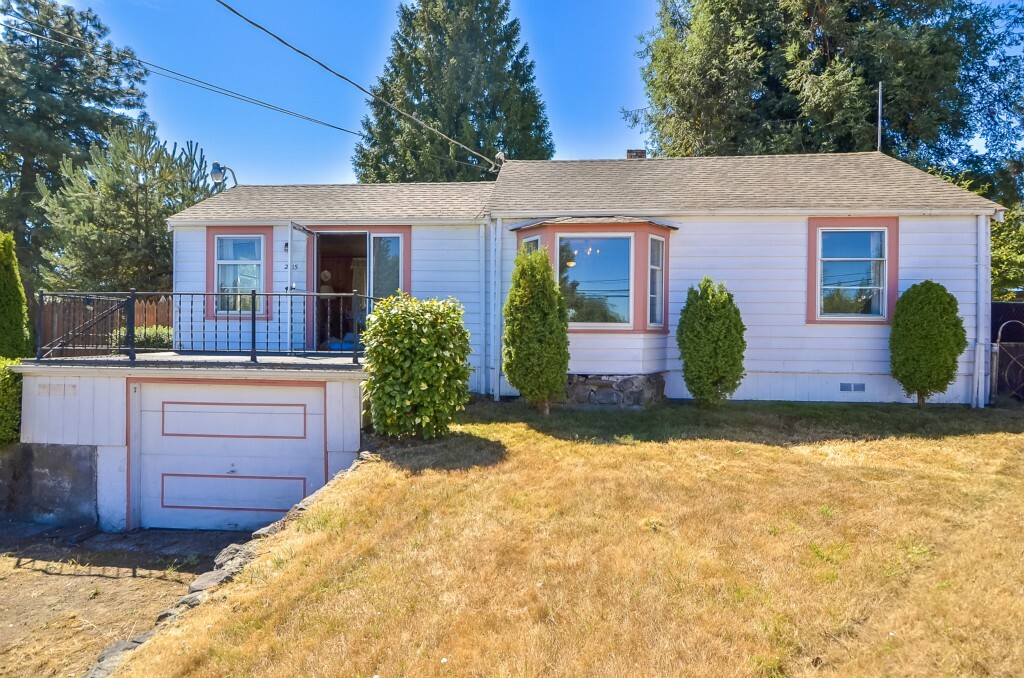 Property Photo:  2115 S 120th St  WA 98168 