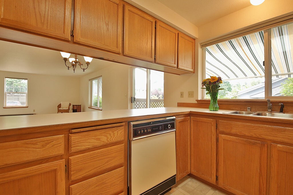 Property Photo:  522 Creekside Terr 201  WA 98260 