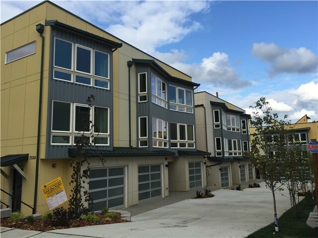 7526  43rd Avenue S A  Seattle WA 98118 photo
