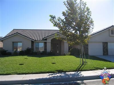 Property Photo:  41102 Gretchen Way  CA 93551 