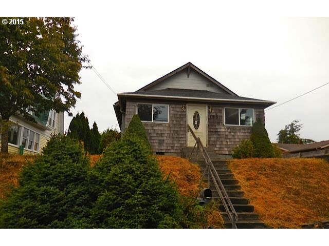 Property Photo:  146 Lexington Ave  OR 97103 