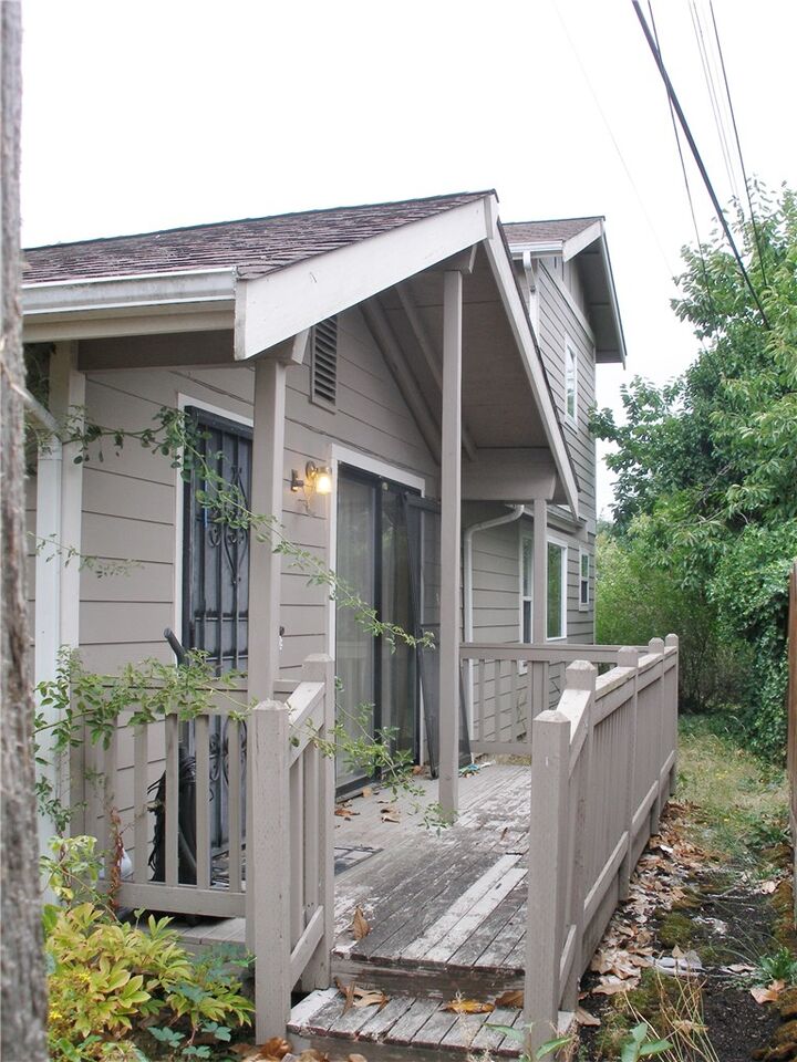 Property Photo:  4460 Rose St  WA 98118 