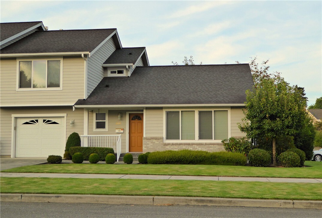 Property Photo: 110 12th St B WA 98264