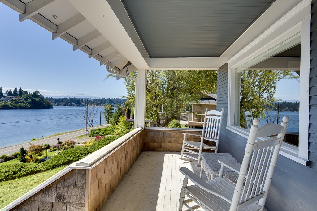 Property Photo:  2670 Tracyton Beach Rd NW  WA 98310 