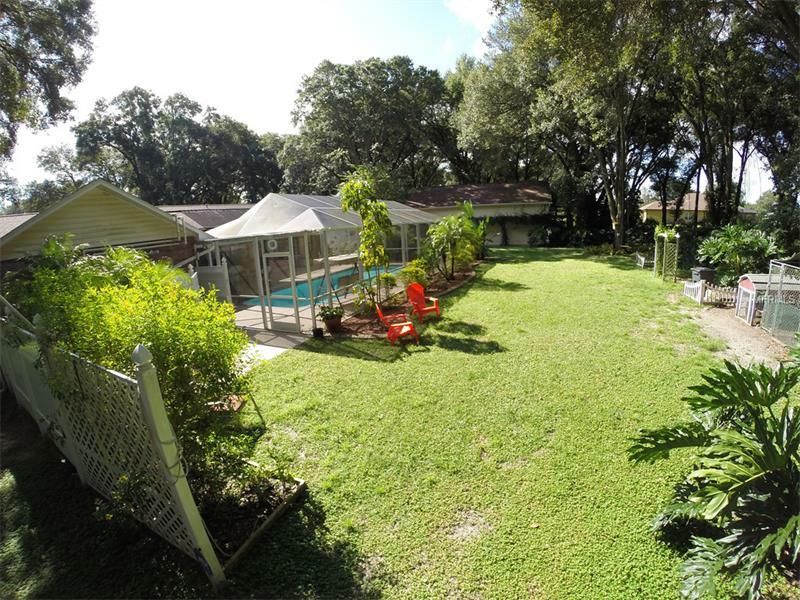 Property Photo: 1710 N Valrico Road FL 33527