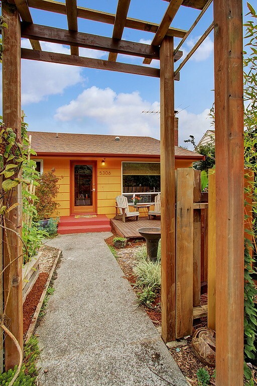Property Photo:  5306 32nd Ave S  WA 98118 