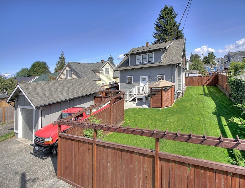 Property Photo: 812 N Oakes St WA 98406