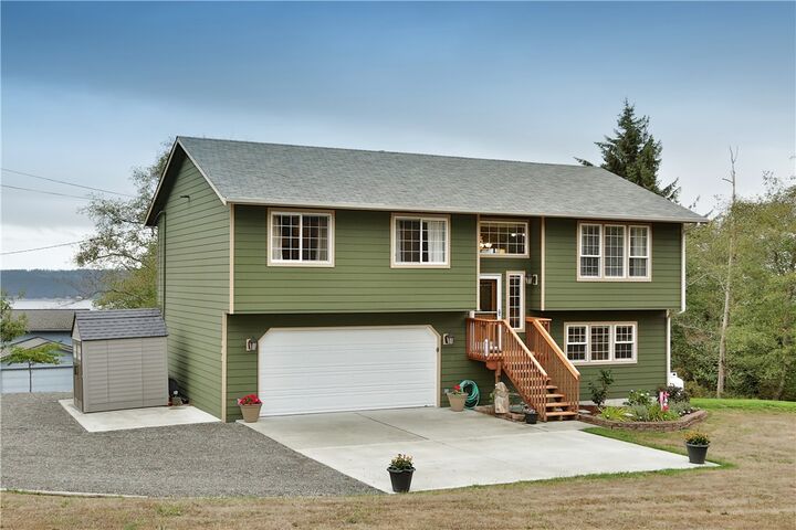 Property Photo:  960 Chickadee Drive  WA 98253 