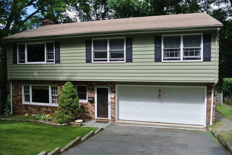 Property Photo:  24 Hillside Rd  NJ 07871 