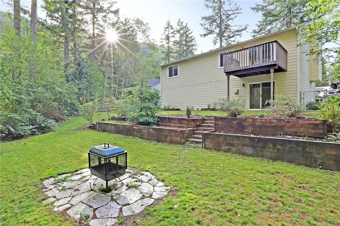 Property Photo:  42209 SE 167th St  WA 98045 