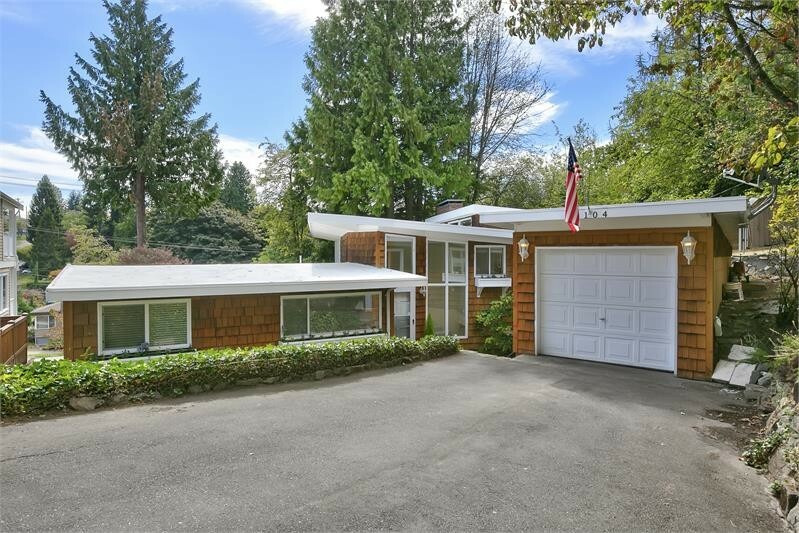 Property Photo: 5104 SW Admiral Wy WA 98116