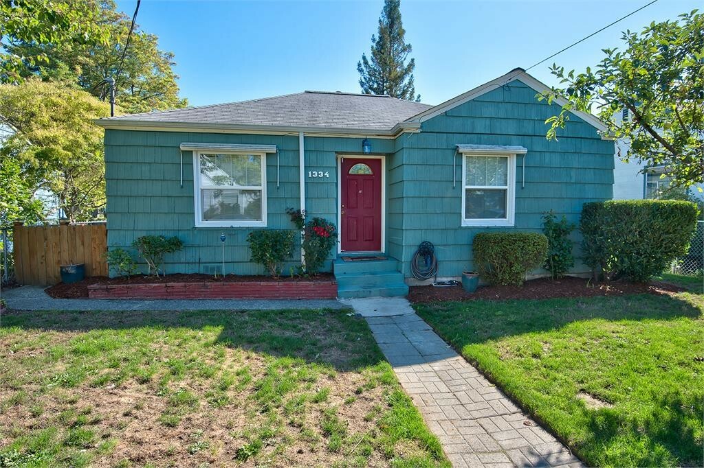 Property Photo:  1334 N Montgomery Ave  WA 98337 