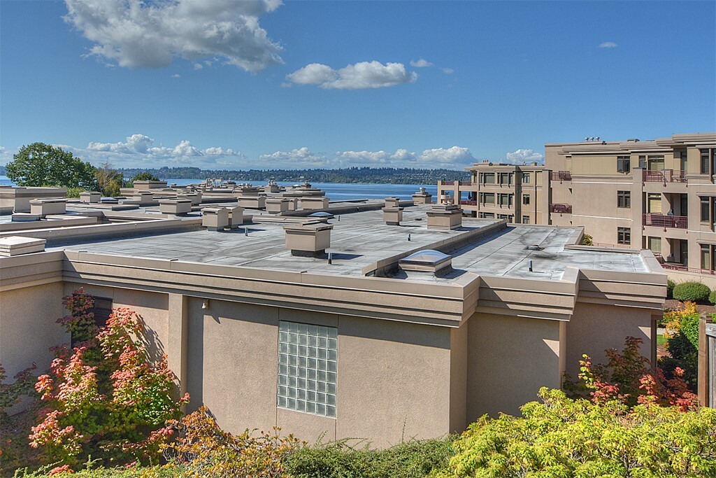 Property Photo: 300 7th Ave S 12 WA 98033