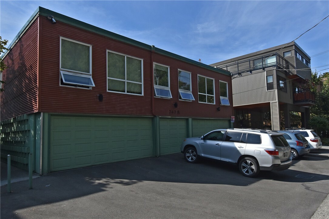 Property Photo:  747 Belmont Place E 304B  WA 98102 