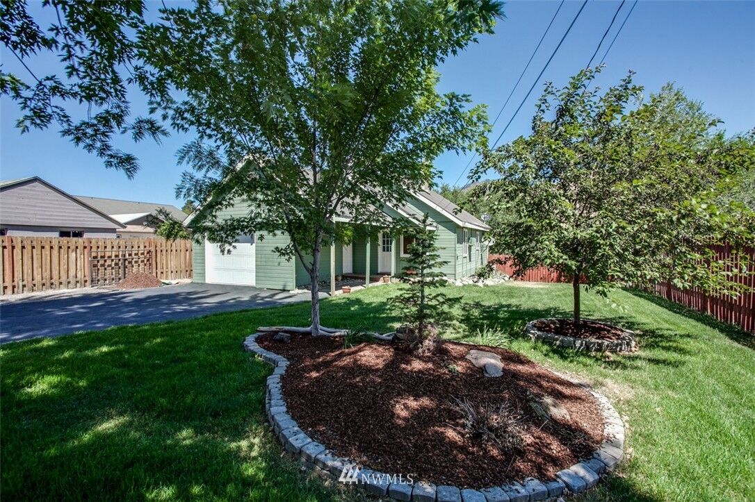 Property Photo:  715 Pioneer Avenue  WA 98815