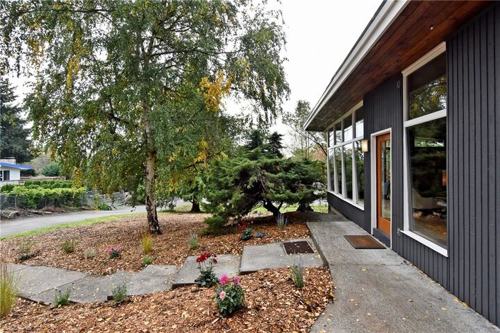 5590 S Langston Rd  Seattle WA 98178 photo