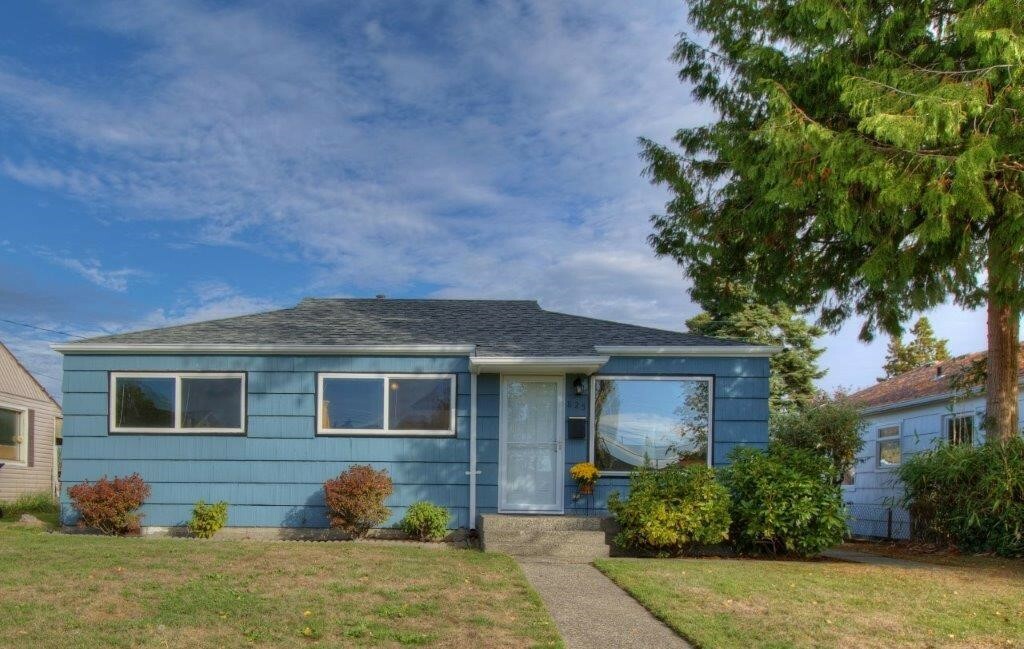 Property Photo: 825 E 57th St WA 98404