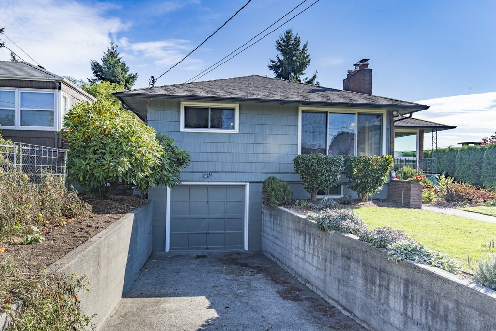 Property Photo:  1306 Trenton Ave  WA 98310 