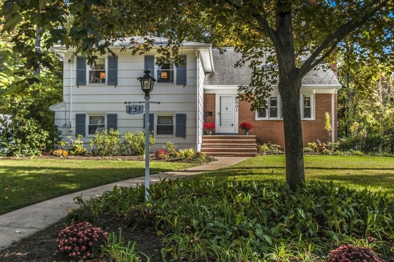 Property Photo:  831 Nancy Way  NJ 07090 