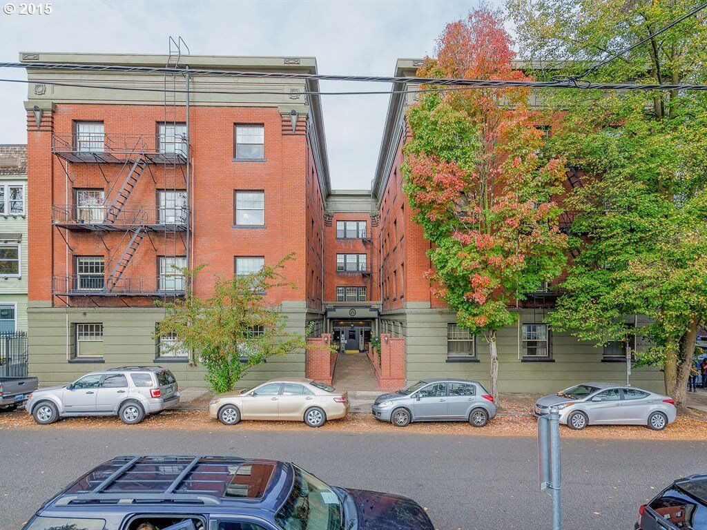 Property Photo:  2109 NW Irving St 312  OR 97210 