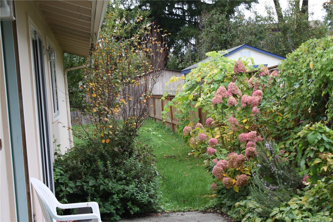 Property Photo:  1322 Central St NE  WA 98501 