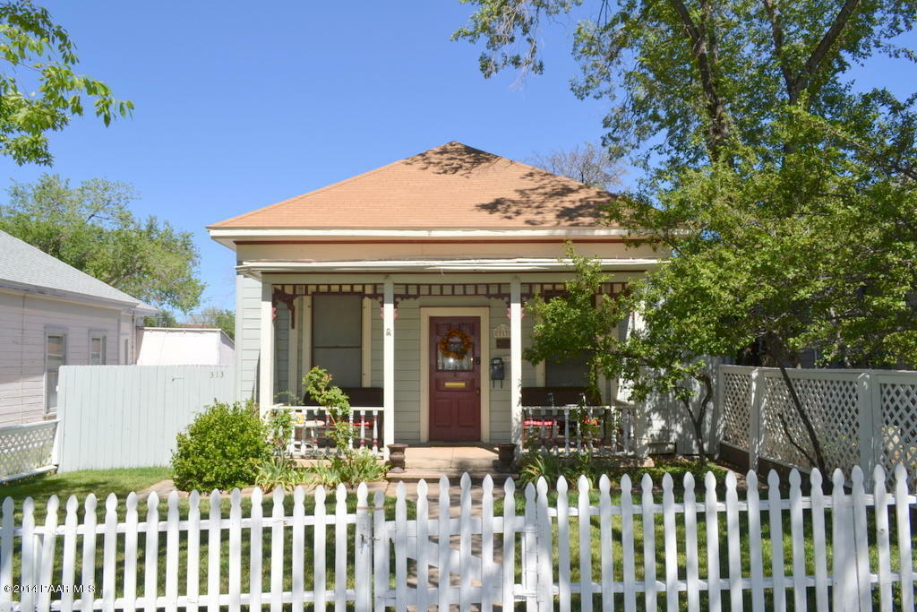 Property Photo:  313 N Mount Vernon Avenue  AZ 86301 