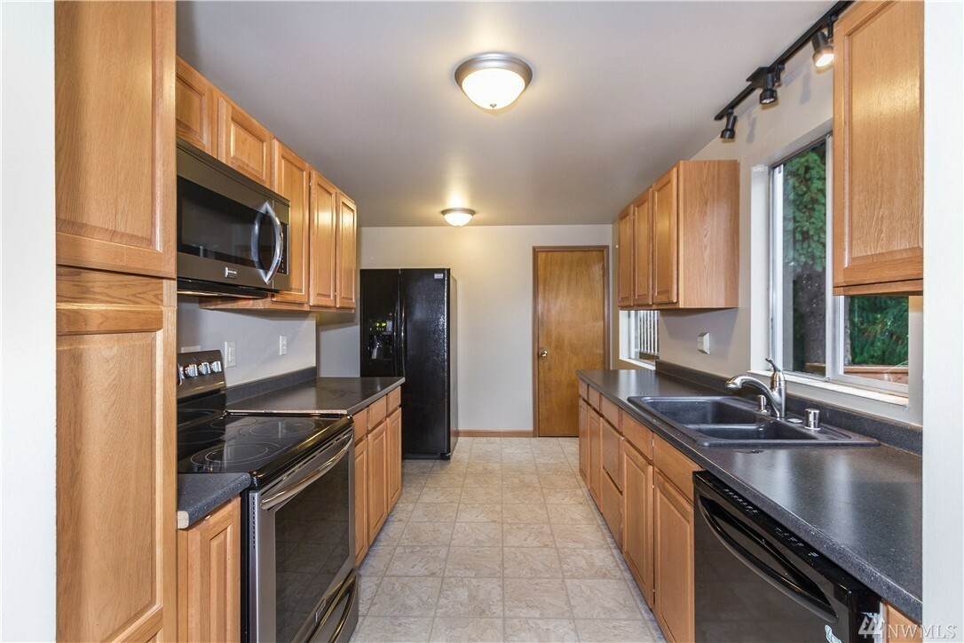 Property Photo:  2314 N 149th St  WA 98133 