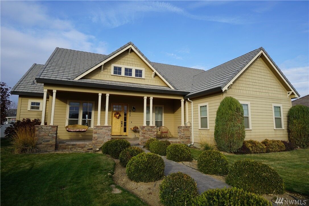 Property Photo:  825 K St SW  WA 98848 