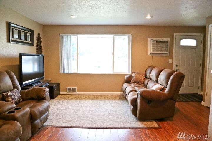 Property Photo:  2 NE Hadley St  WA 98802