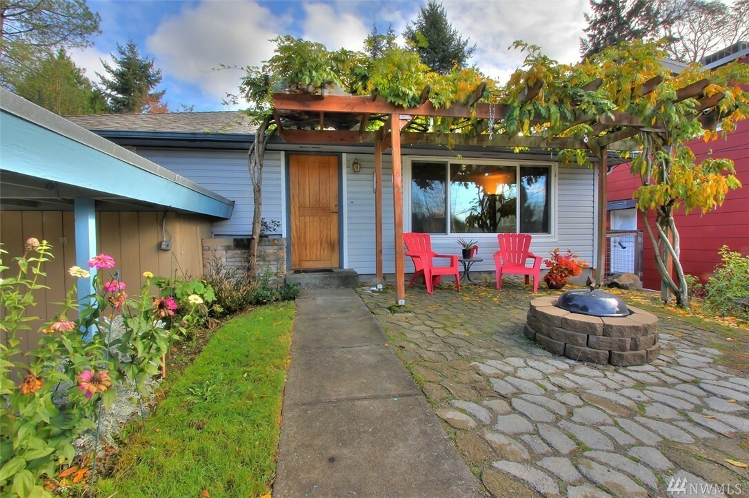 Property Photo: 11038 38th Ave NE WA 98125