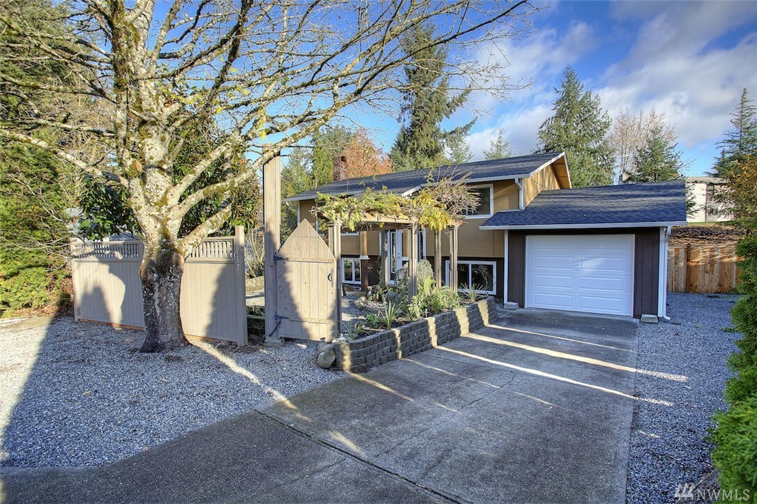 Property Photo:  5717 37th Ct SE  WA 98503 