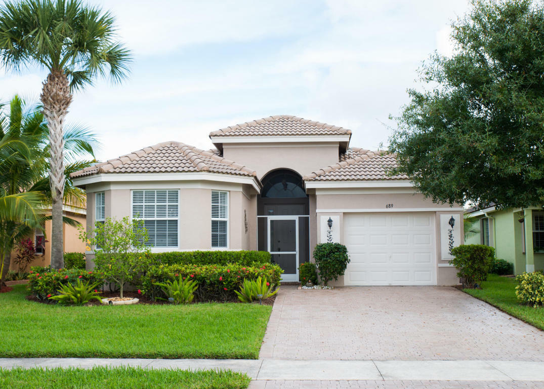 Property Photo:  689 NW Stanford Lane  FL 34983 