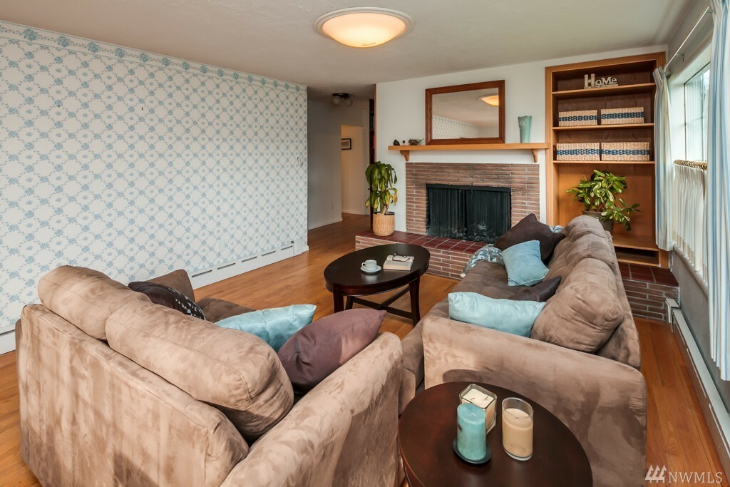 Property Photo: 2707 Vallette St WA 98225