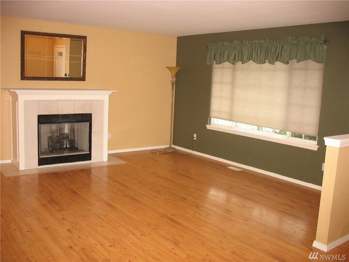 Property Photo: 1924 3rd Ct SE WA 98002